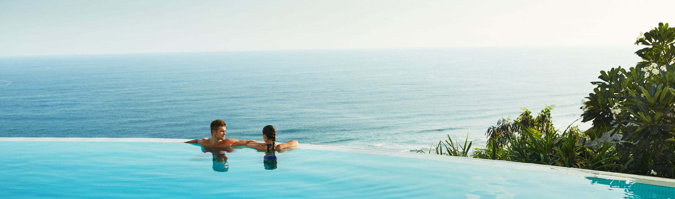erwachsene am pool