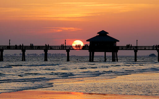 Sonnenuntergang am Strand  der Westküste von Florida, USA © editha / Shutterstock.com