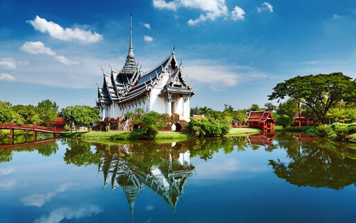 Der Sanphet Prasat-Pavillon im Mueang Boran Freilichtmuseum, Bangkok, Thailand © Pichugin Dmitry / Shutterstock.com