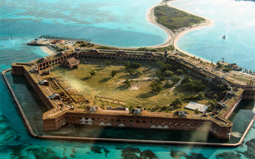 Blick über den Fort Jefferson Nationalpark, Dry Tortugas, Florida © Thomas Barrat / Shutterstock.com