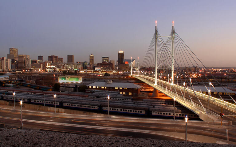 Nelson Mandela Brücke in Johannesburg © Ehrman Photographic / Shutterstock.com