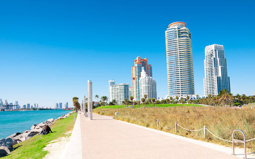 Promenade im South Pointe Park in Miami Beach, Florida © Alexander Demyanenko / Shutterstock.com