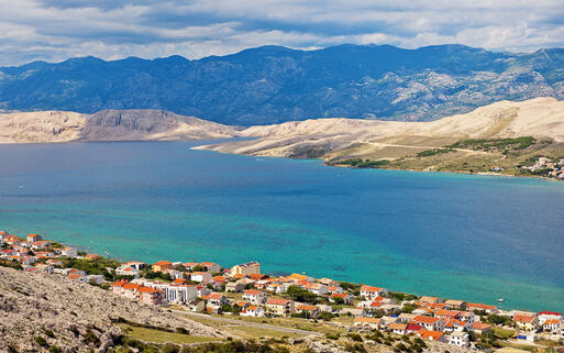 Panoramablick über die Stadt Pag auf der gleichnamigen Insel © Natalia Bratslavsky / shutterstock.com