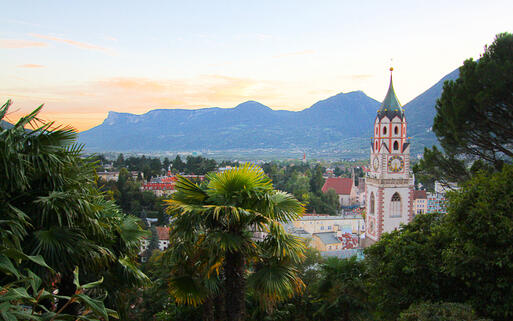 Pfarrkirche St. Nikolaus in Meran © Intrepix / Shutterstock.com