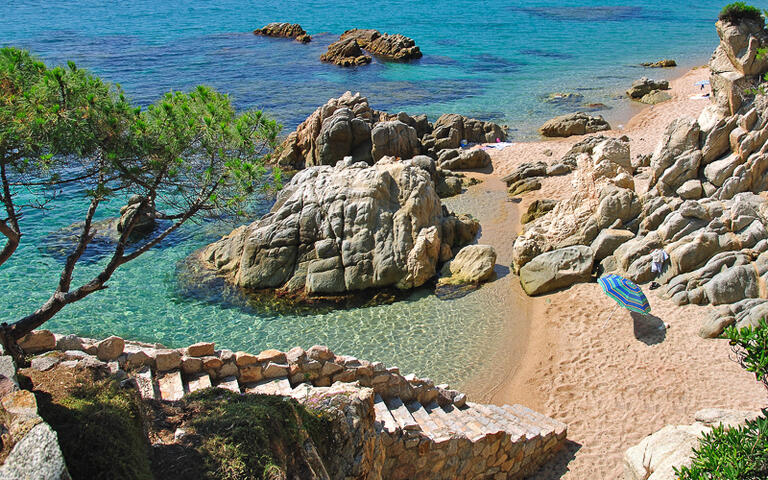 Kleine Bucht bei Lloret de Mar © travelpeter / shutterstock.com