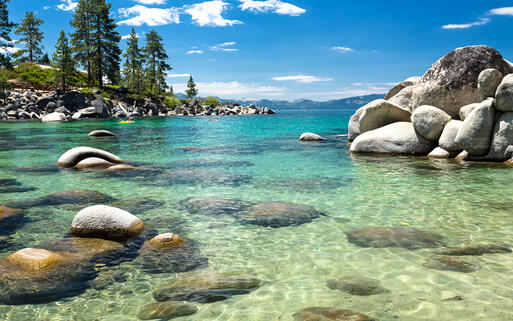 Der Lake Tahoe im Emerald Bay State Park, Nevada, USA © topseller / Shutterstock.com