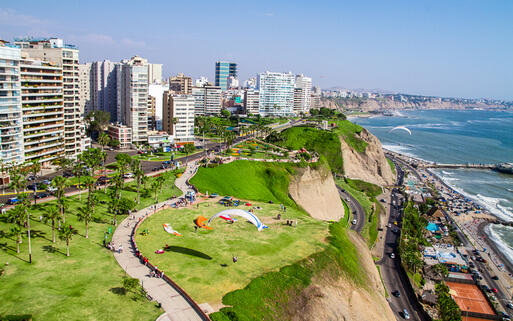 Die lebhafte Küste von Lima, Peru © Pablo Hidalgo / Shutterstock.com