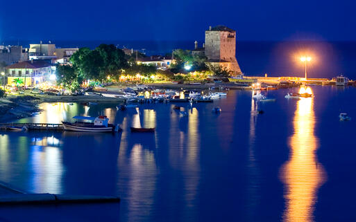 Ouranoupolis bei Nacht © Koylias Ioannis / shutterstock.com