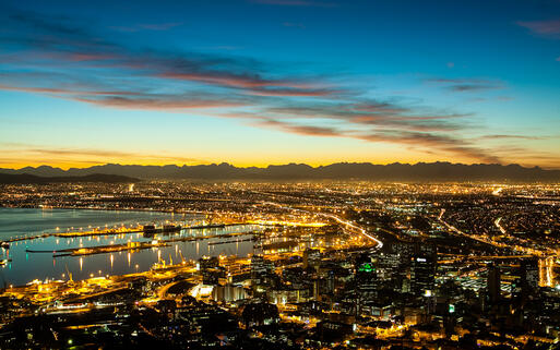 Kapstadt bei Sonnenuntergang © Denis Mironov / Shutterstock.com