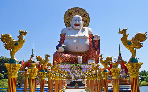 Grosse Buddha Statue im End Keen Tempel auf Koh Samui, Thailand © Chaloemkiad / Shutterstock.com