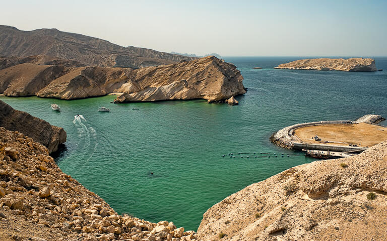 Die Küste vor Oman © MQ Naufal / Shutterstock.com