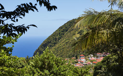 Blick über die Landschaft Sabas © R.A.R. de Bruijn Holding BV / shutterstock.com