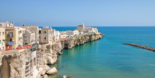 Blick auf die Küstenstadt Puglia, Apulien, Italien © Mi.Ti.  / Shutterstock.com