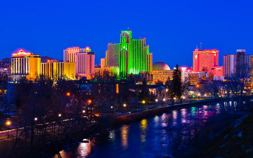 Reno bei Nacht © Andrew Zarivny / shutterstock.com