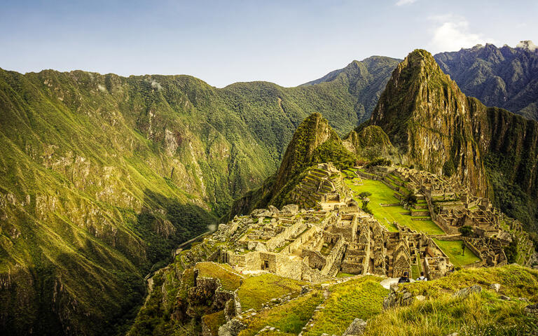 Die im 15. Jahrhundert von den Inkas errichtete Ruinenstadt Machu Picchu, Peru © Jeremy Reddington  / shutterstock.com
