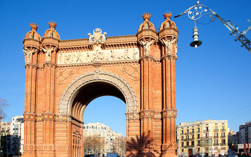 Der Triumphbogen in Barcelona © holbox / Shutterstock.com