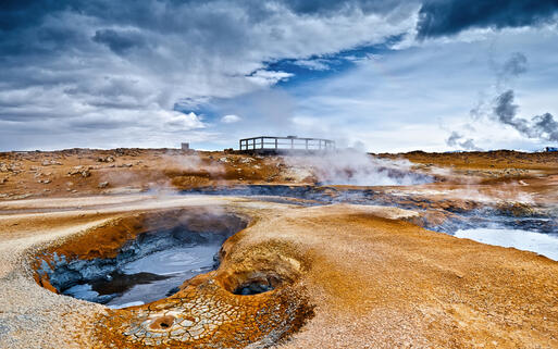 Schlammlöcher in Hverir © Burben / shutterstock.com