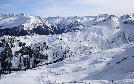 Blick auf das schneebedeckte Montafon Tal, Vorarlberg, Österreich © PRILL / shutterstock.com