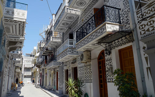 Markante Hausfassaden in Pyrgi © fivepointsix  / Shutterstock.com