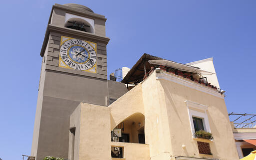 Kirche auf der Piazza Umberto auf Capri © Scirocco340 / shutterstock.com