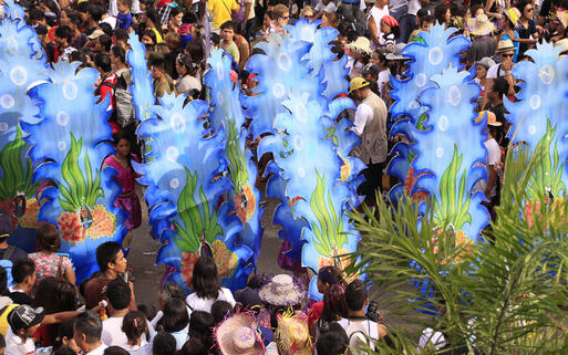 Sinulog Santo Nino Parade in der Stadt Cebu © patrimonio designs limited  / Shutterstock.com