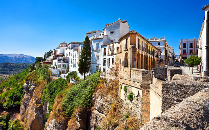 Die Stadt Ronda auf den Klippen von Andalusien © Kushch Dmitry / Shutterstock.com