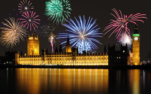 Feuerwerk über Big Ben und Parlament © Becky Stares / Shutterstock.com