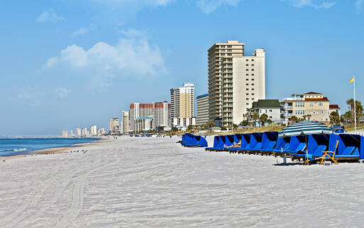 Der feinsandige Panama City Beach im Westen von Florida, USA © SUSAN LEGGETT / shutterstock.com