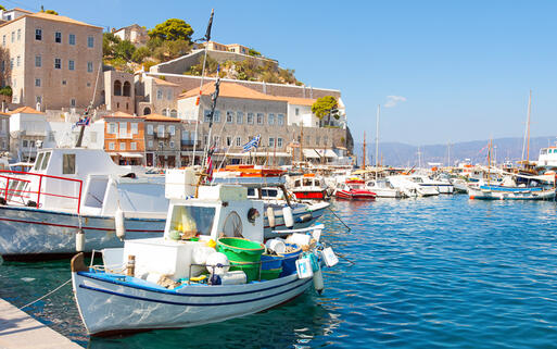 Boote im Hafen von Hydra © Korpithas / Shutterstock.com