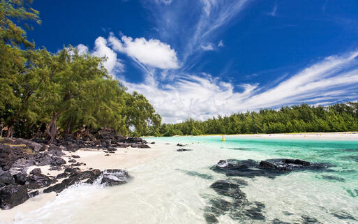 Weißer Traumstrand auf Mauritius © peppi18 / Shutterstock.com