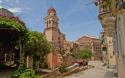 Die Argios Spyridon Kirche in der Altstadt von Korfu © Erkki & Hanna / Shutterstock.com