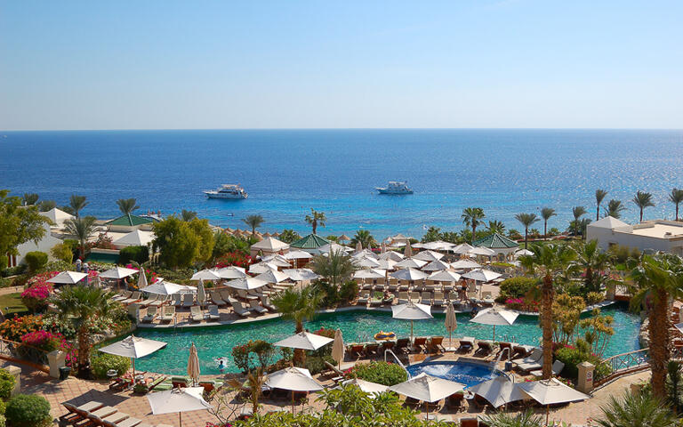 Swimmingpool in einem luxoriöschen Resort in Sharm el Sheikh © slava296 / Shutterstock.com