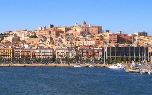 Blick auf Cagliari mit dem Schloss das ober der Stadt thront © NATALE MattÃ?Â??Ã?Â???Ã?Â??Ã?Â??Ã?Â??Ã?Â?Ã?Â©o / shutterstock.com