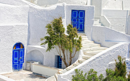 Typische weiße griechische Häuser © Netfalls - Remy Musser / Shutterstock.com