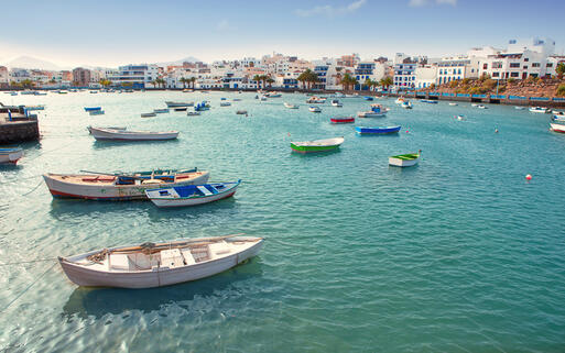 Der Hafen der Hauptstadt Arrecife © holbox / Shutterstock.com