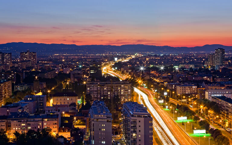 Panramablick über Zagreb bei Sonnenuntergang © OPIS Zagreb / Shutterstock.com