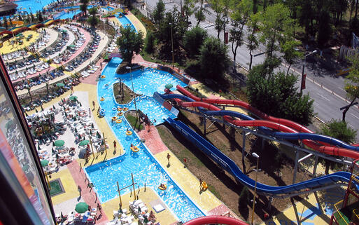 Wasservergnügungspark in Mamaia, Rumänien © Drilea Cristian / shutterstock.com