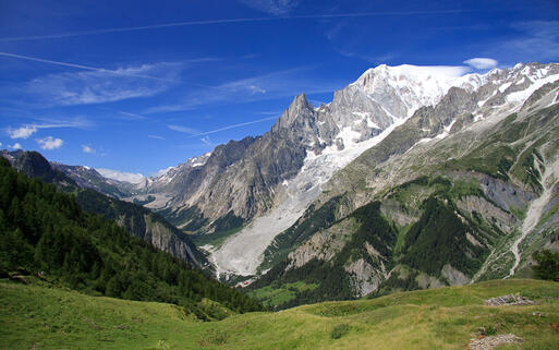 Mont Blanc und Aiguille Noire © Zocchi Roberto / shutterstock.com