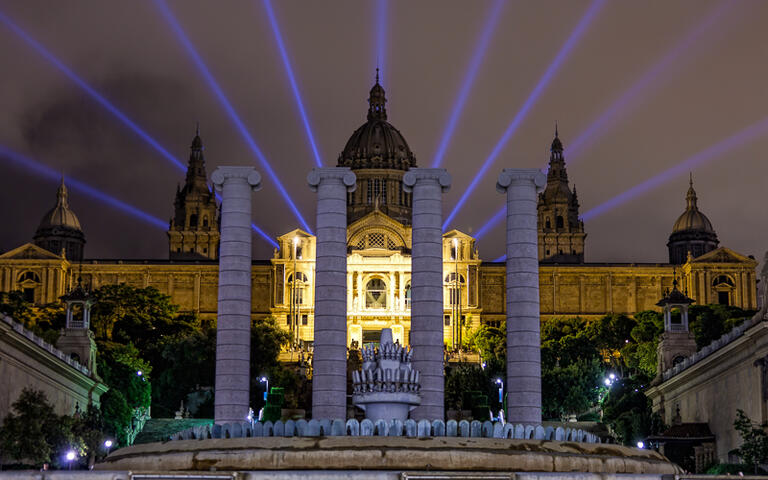 Der Nationalpalast von Montjuic bei Nacht, Barcelona, Spanien © Shchipkova Elena / shutterstock.com