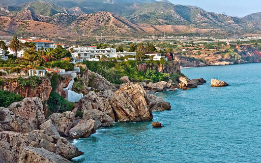 Blick auf die Küste von Nerja © S.Borisov / Shutterstock.com