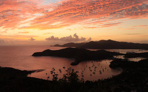 Sonnenuntergang über English Harbour © Achim Baque / shutterstock.com