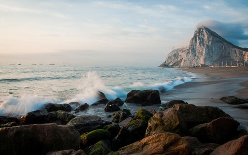 Strand an der Küste von Gibraltar © MrSegui / Shutterstock.com