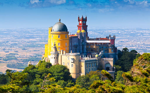 Nationalpalast Pena, ein Schloss in Sintra © EUROPHOTOS / Shutterstock.com