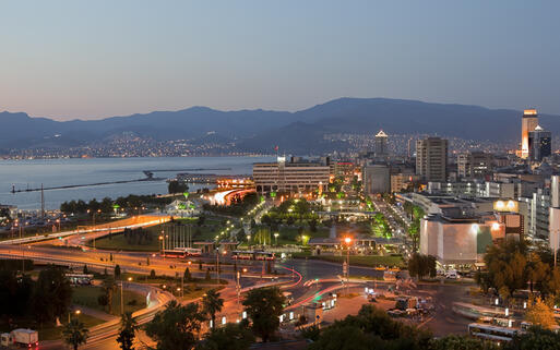 Abendstimmung über Izmir © muratart / Shutterstock.com