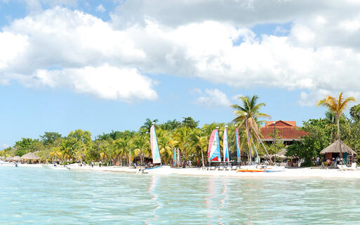 Blick auf die Küste von Negril, Jamaica © crazychris84 / Shutterstock.com