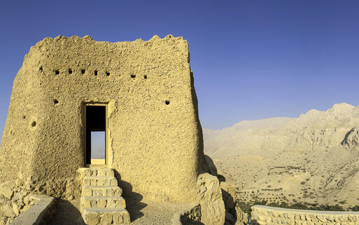 Ruinen in der Berglandschaft von Ras Al-Khaimah © Patrik Dietrich / Shutterstock.com