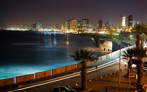 Tel Aviv bei Nacht © silver-john / shutterstock.com