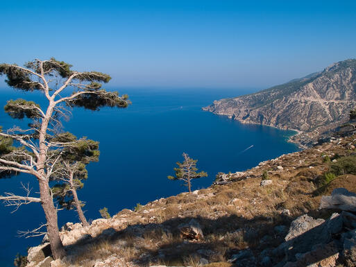 Die Küstenlandschaft von Karpathos © Goncalo Veloso de Figueiredo  / Shutterstock.com