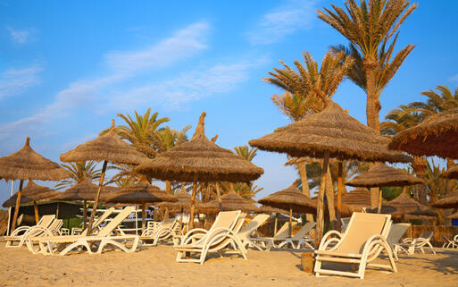 Strand auf Djerba bei Sonnenuntergang, Tunesien © Nataliya Hora / Shutterstock.com