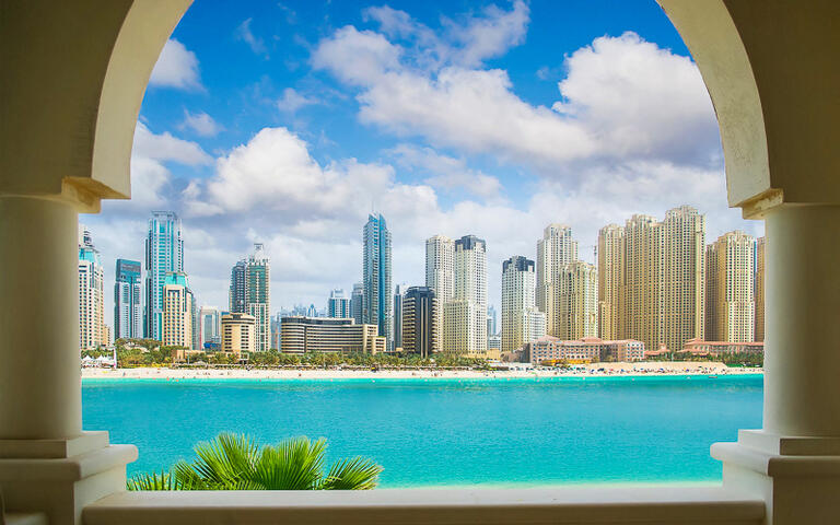 Dubai city, view from villa © artiomp  / Shutterstock.com